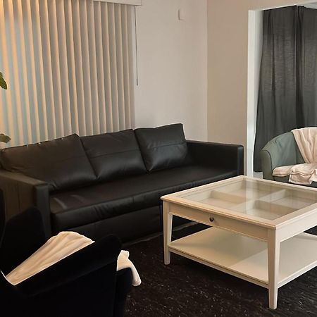 Beautiful, Fully Furnished 4Bed 2Bath House - 5 Minute Walk To Miracle Mile Downtown Coral Gables Villa Miami Buitenkant foto