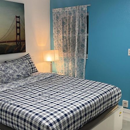 Beautiful, Fully Furnished 4Bed 2Bath House - 5 Minute Walk To Miracle Mile Downtown Coral Gables Villa Miami Buitenkant foto