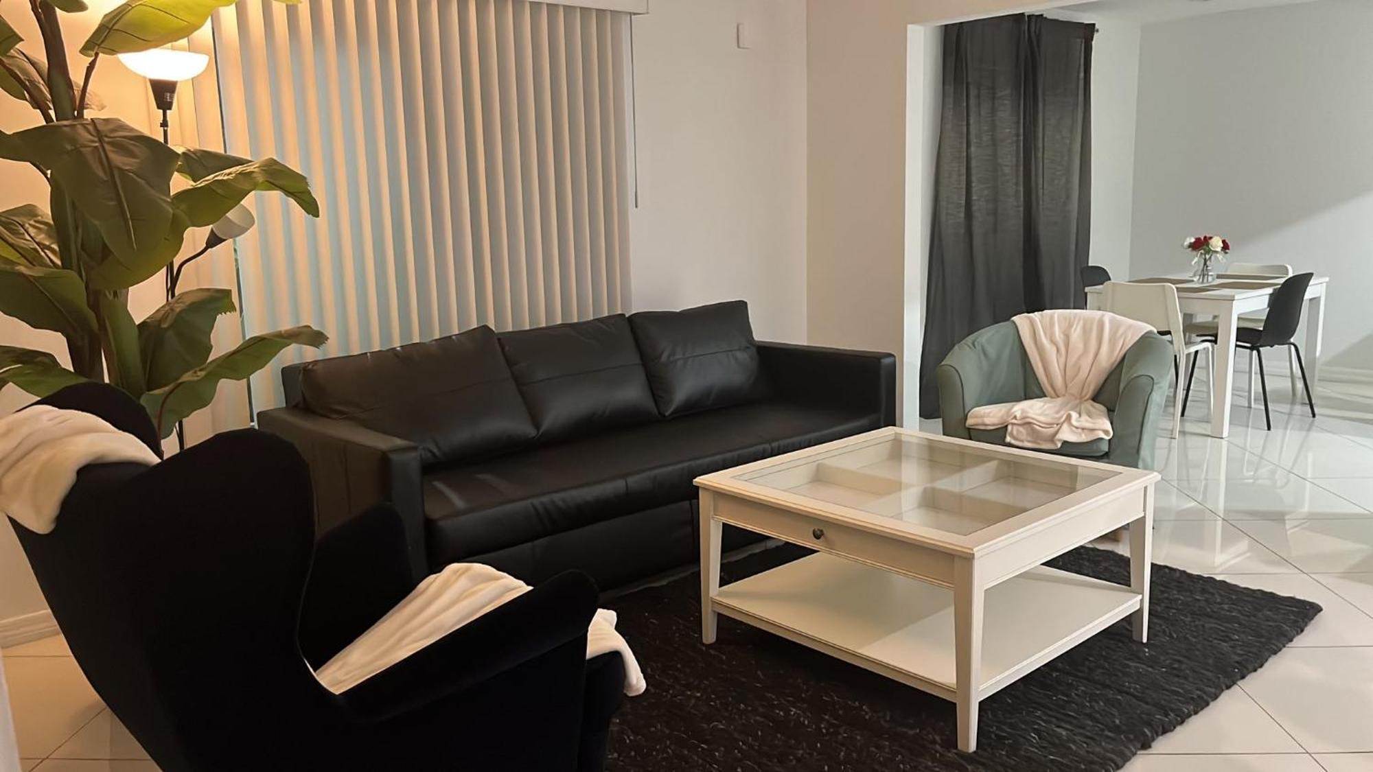 Beautiful, Fully Furnished 4Bed 2Bath House - 5 Minute Walk To Miracle Mile Downtown Coral Gables Villa Miami Buitenkant foto