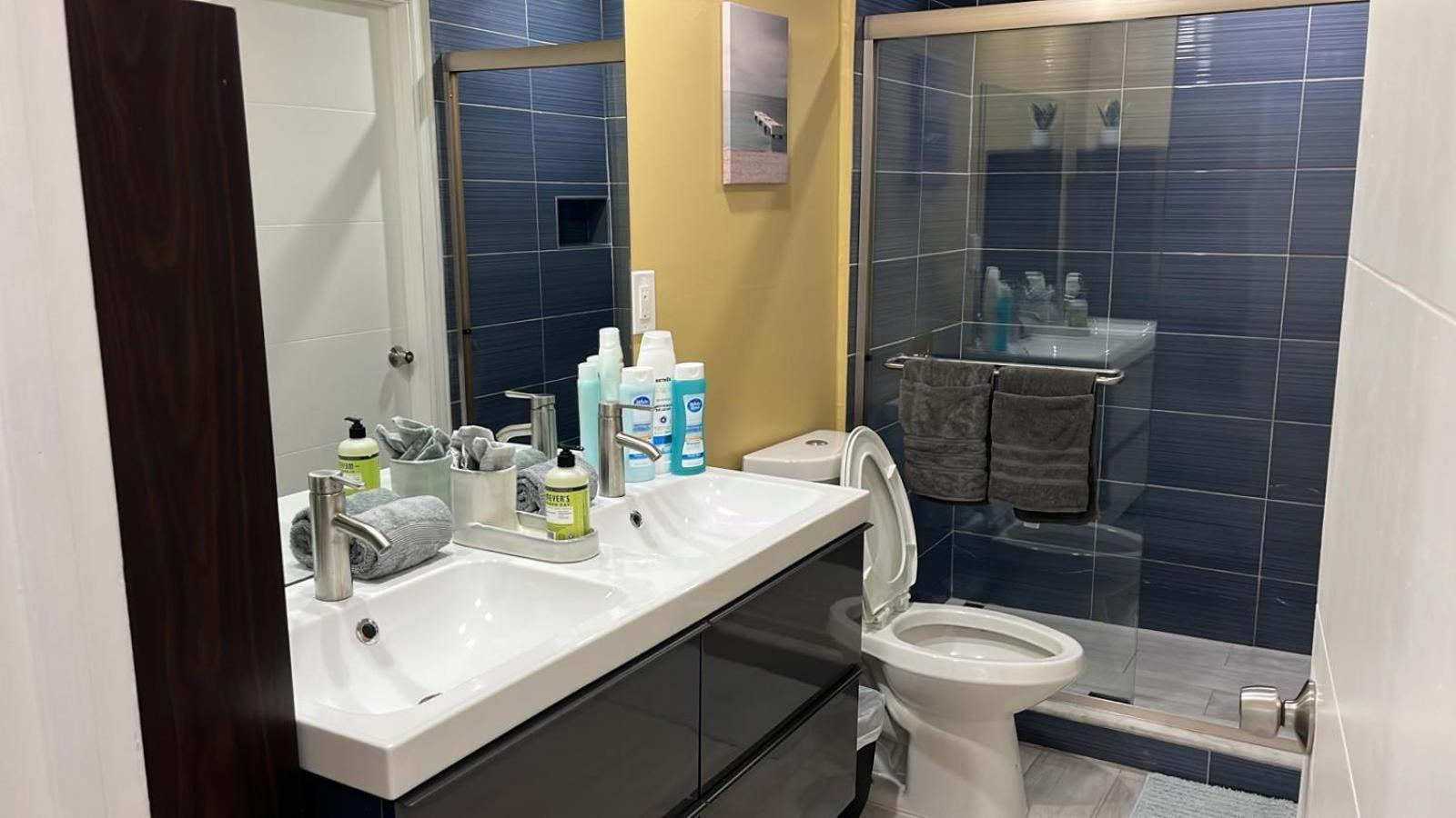 Beautiful, Fully Furnished 4Bed 2Bath House - 5 Minute Walk To Miracle Mile Downtown Coral Gables Villa Miami Buitenkant foto
