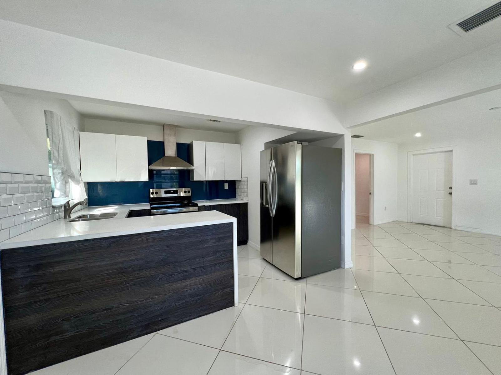 Beautiful, Fully Furnished 4Bed 2Bath House - 5 Minute Walk To Miracle Mile Downtown Coral Gables Villa Miami Buitenkant foto